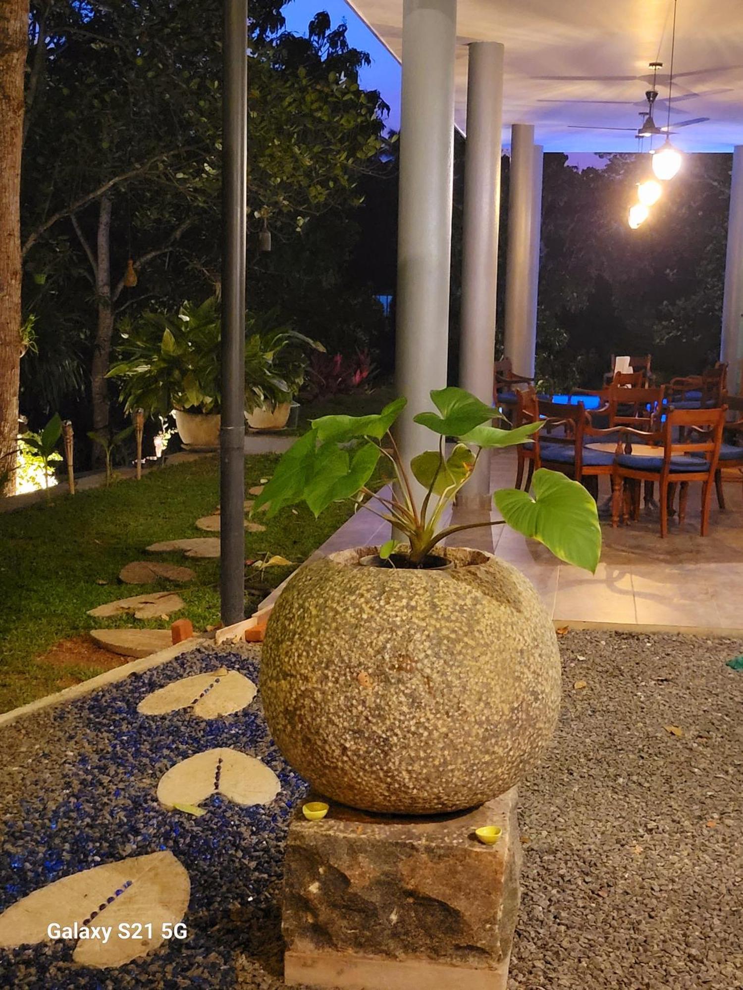 Barefoot Bungalow Hikka Hikkaduwa Exterior photo